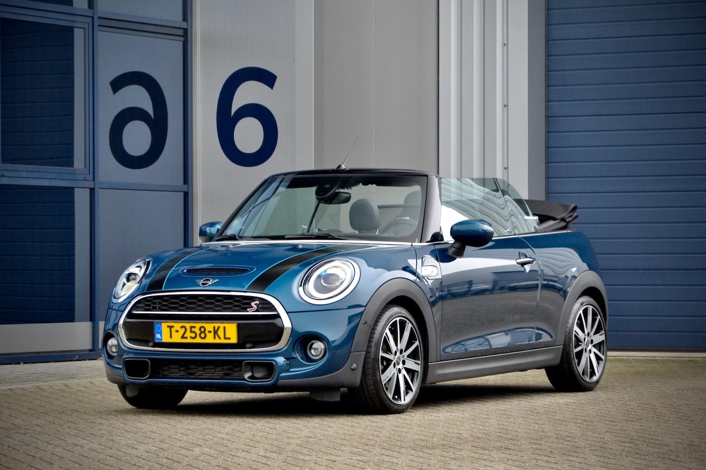 MINI Cabrio - Mini 2.0 Cooper S Sidewalk Edition / Adapt.cruise / HK Sound / Head-Up / Keyless / LED - AutoWereld.nl