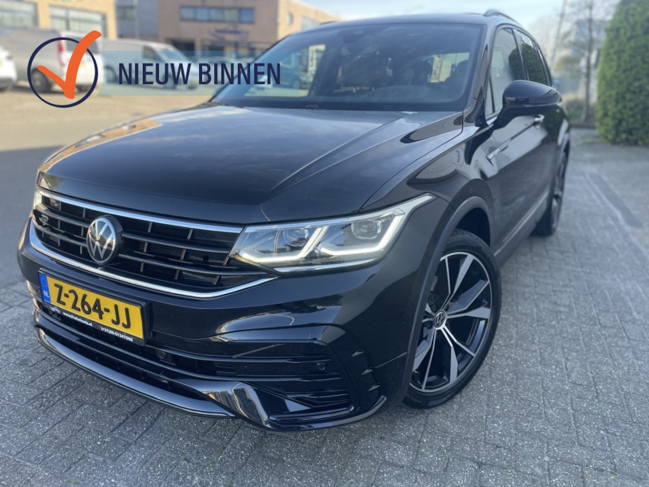 Volkswagen Tiguan - 1.5 TSI 3X R-Line Black *IQ Light* PANO - AutoWereld.nl