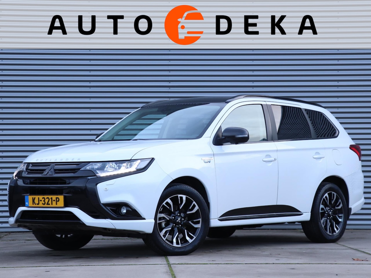 Mitsubishi Outlander - 2.0 PHEV Instyle *Leder*Trekhaak*Stoel+stuurverw.* - AutoWereld.nl