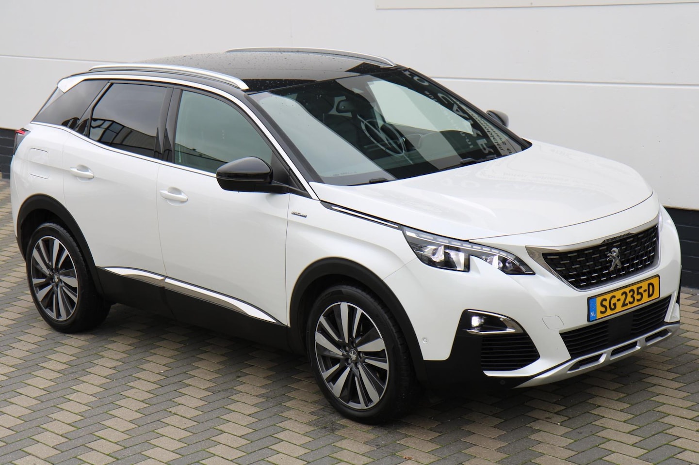 Peugeot 3008 - 1.2 PureTech GT Line Navi LED Dealer Ond. NAP !! - AutoWereld.nl