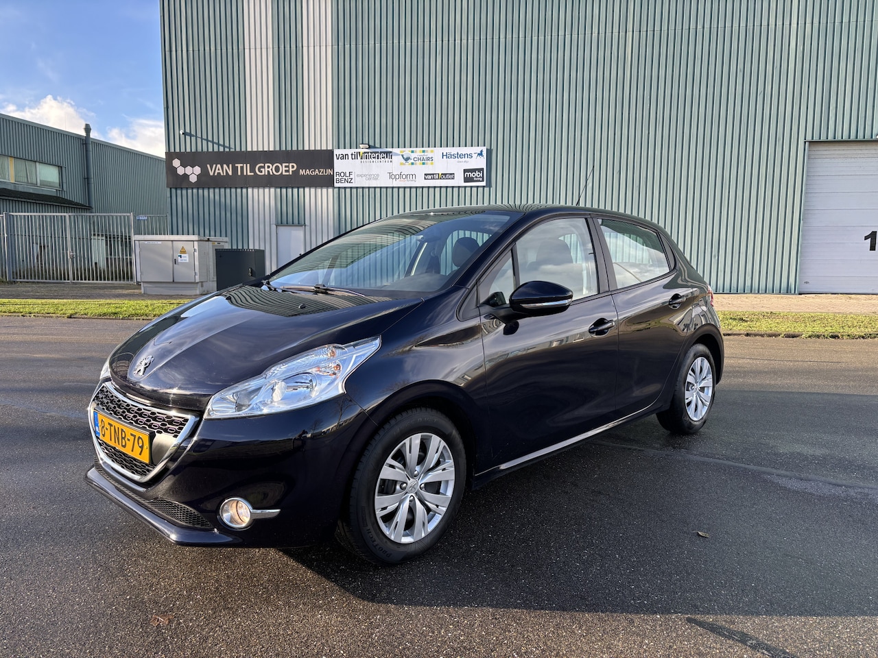 Peugeot 208 - 1.2 VTi Envy 82 PK. Zuinige en als nieuw rijdende auto van de tweede eigenaar !!! Distribu - AutoWereld.nl