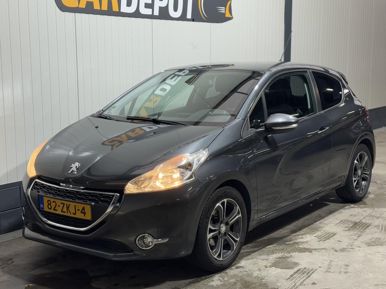 Peugeot 208 - 1.2 VTi Envy Zeer Netjes Vol Jaar APK - AutoWereld.nl