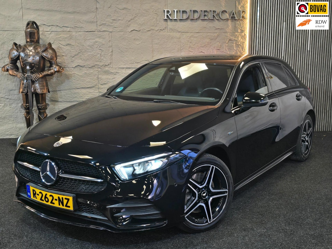 Mercedes-Benz A-klasse - 250 e AMG Premium Plus|GARANTIE|SFEERVERLICHTING|STOELVERW|NAVI - AutoWereld.nl