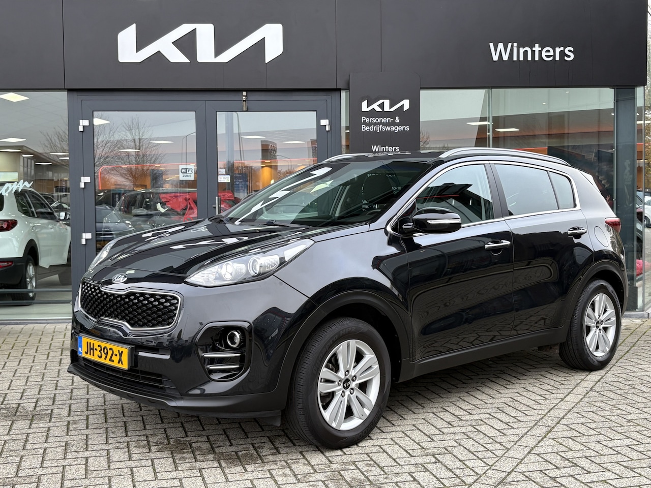 Kia Sportage - 1.6 GDI First Edition ECC-Airco | Cr.Control | Navi| Camera | BT | USB | 17"LMV | Trekhaak - AutoWereld.nl