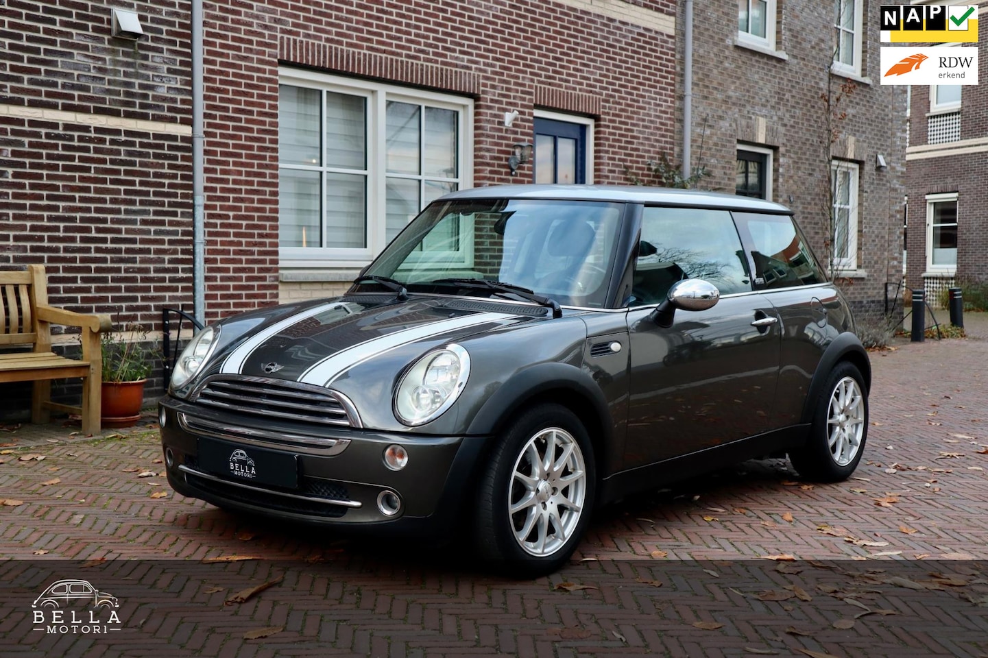 MINI Cooper - One 1.6 Park Lane | NAP | Royal Grey Metallic | Leder | Automatische airco | Chrome Line i - AutoWereld.nl