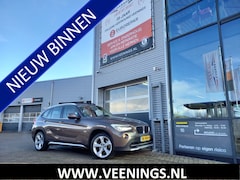 BMW X1 - xDrive20i 184PK HIGH EXECUTIVE 4X4 - PANO - LEER + STL VERW - XENON - PDC V/A - ZOMER + WI