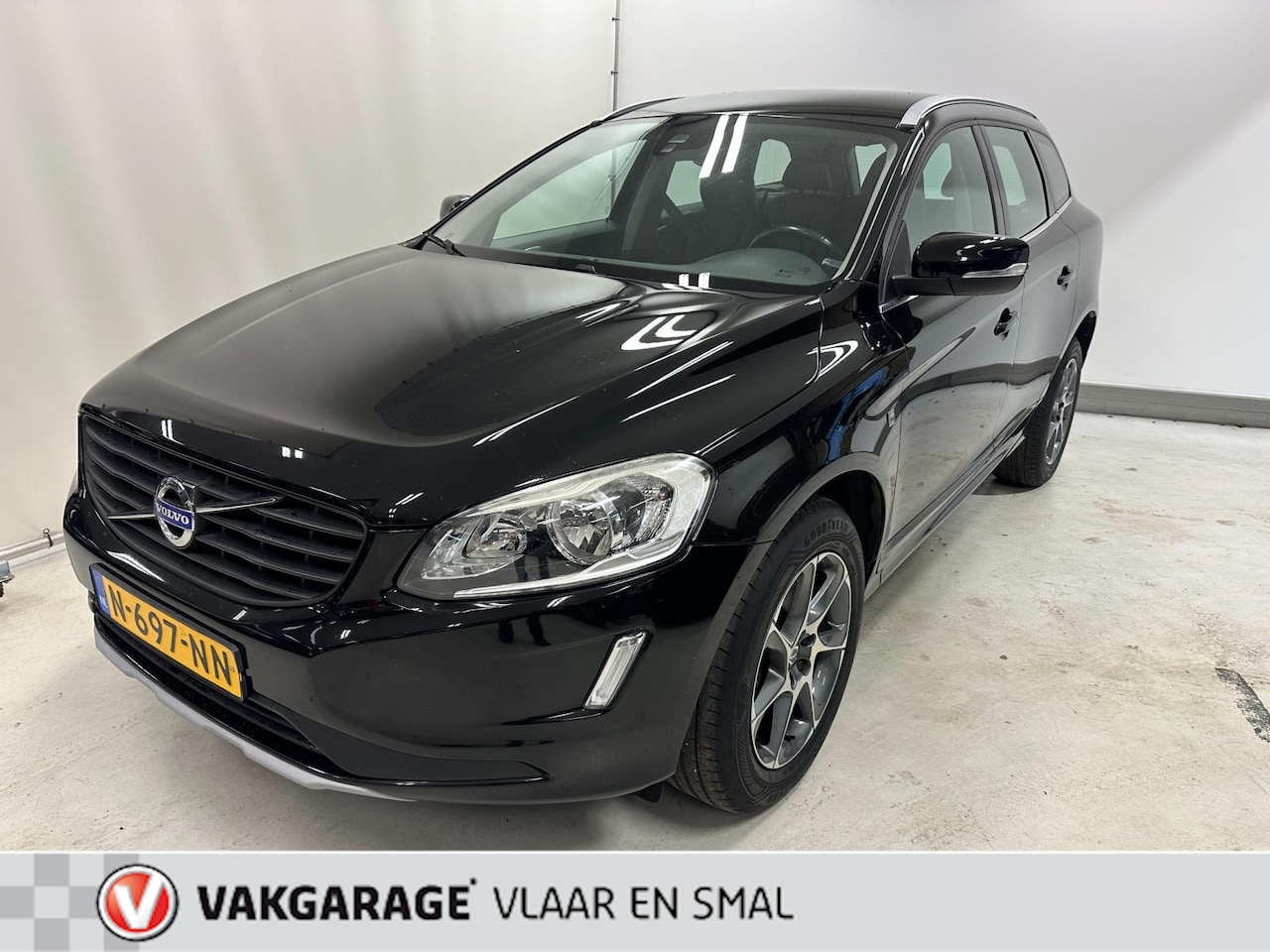 Volvo XC60 - 2.0 D3 FWD Ocean- R-Design-lederen interieur-Trekhaak-Nieuwe APK - AutoWereld.nl