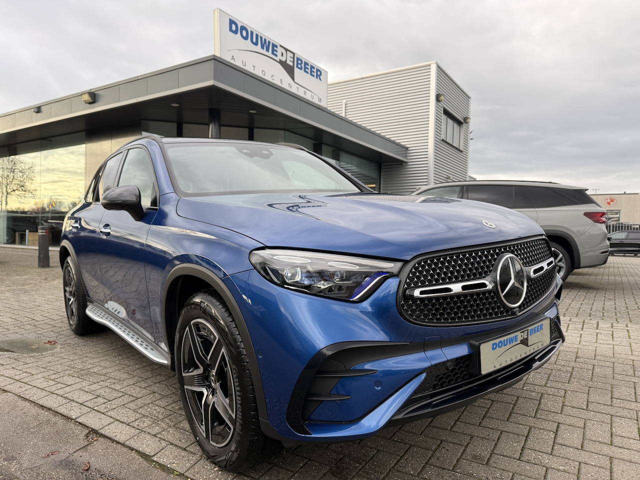 Mercedes-Benz GLC-klasse - 400e 4MATIC AMG Line Night Pano-Dak | Trekhaak | Burmester | HUD | Treeplanken | - AutoWereld.nl