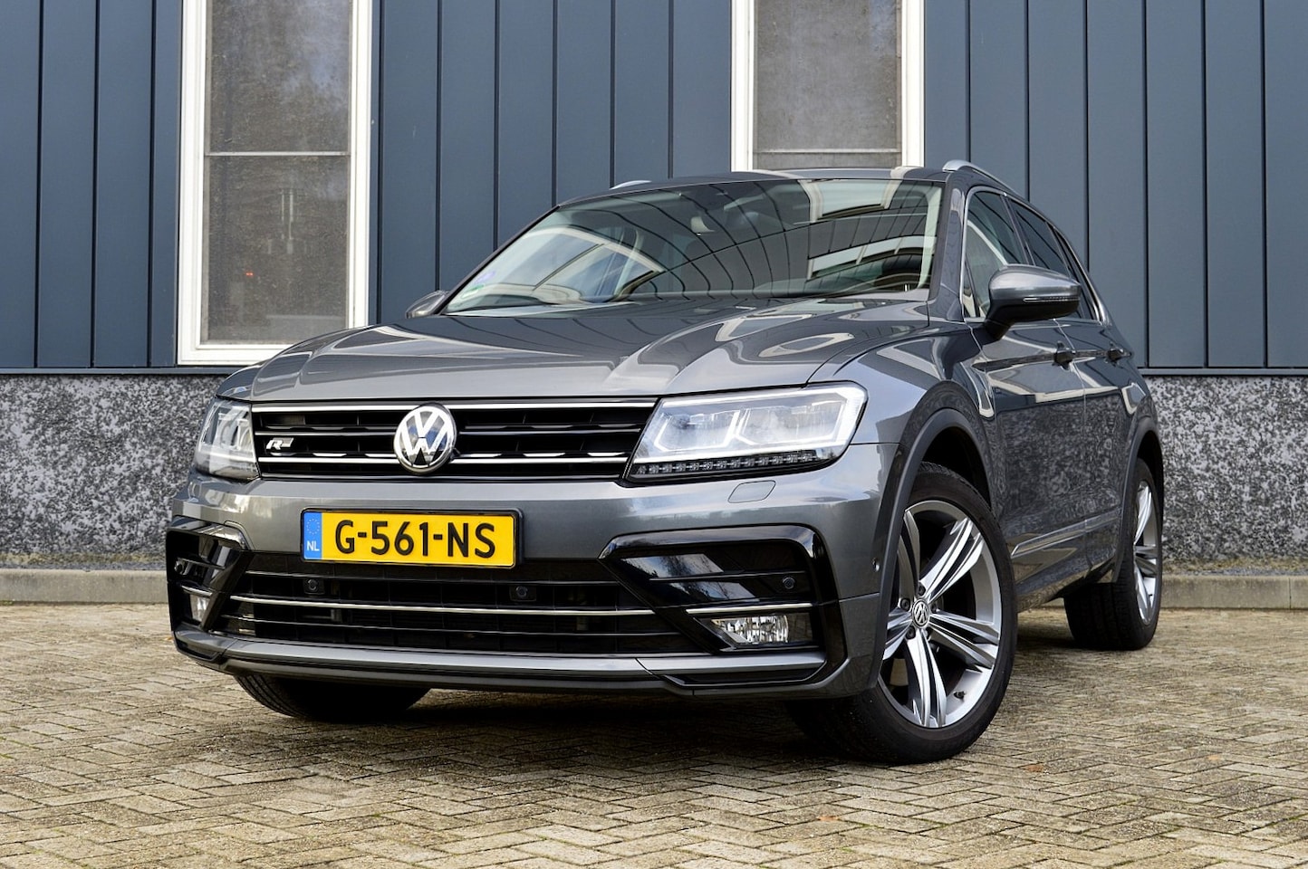 Volkswagen Tiguan - 2.0 TSI 4Motion Highline Business R-Line Rijklaarprijs-Garantie Panoramadak Trekhaak Led C - AutoWereld.nl
