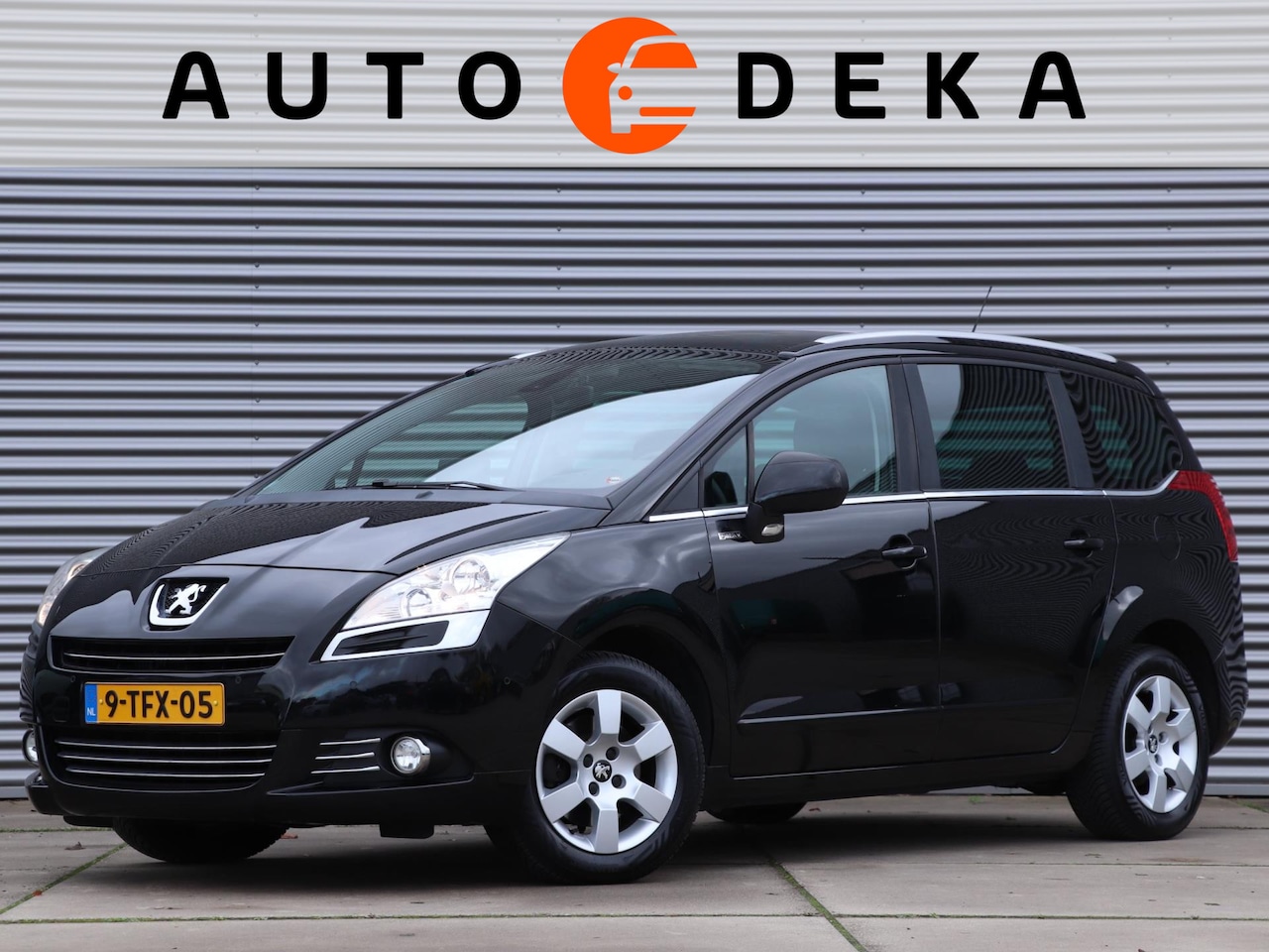 Peugeot 5008 - 1.6 THP Family 7 PERS. *Panodak*Navigatie*Trekhaak* - AutoWereld.nl