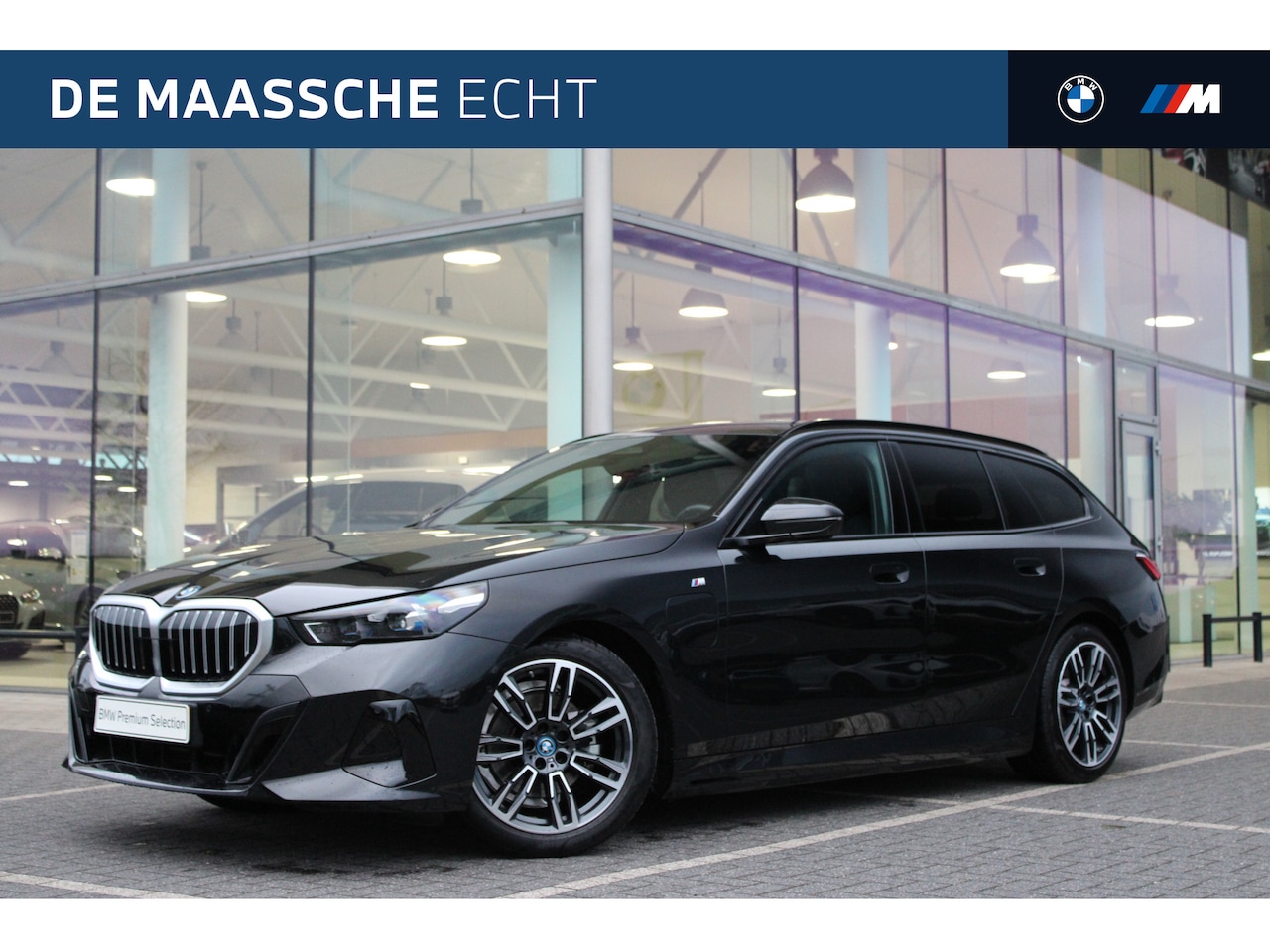 BMW 5-serie Touring - 530e M Sport Automaat / Panoramadak / Trekhaak / Achteruitrijcamera / Adaptieve LED / M Sp - AutoWereld.nl