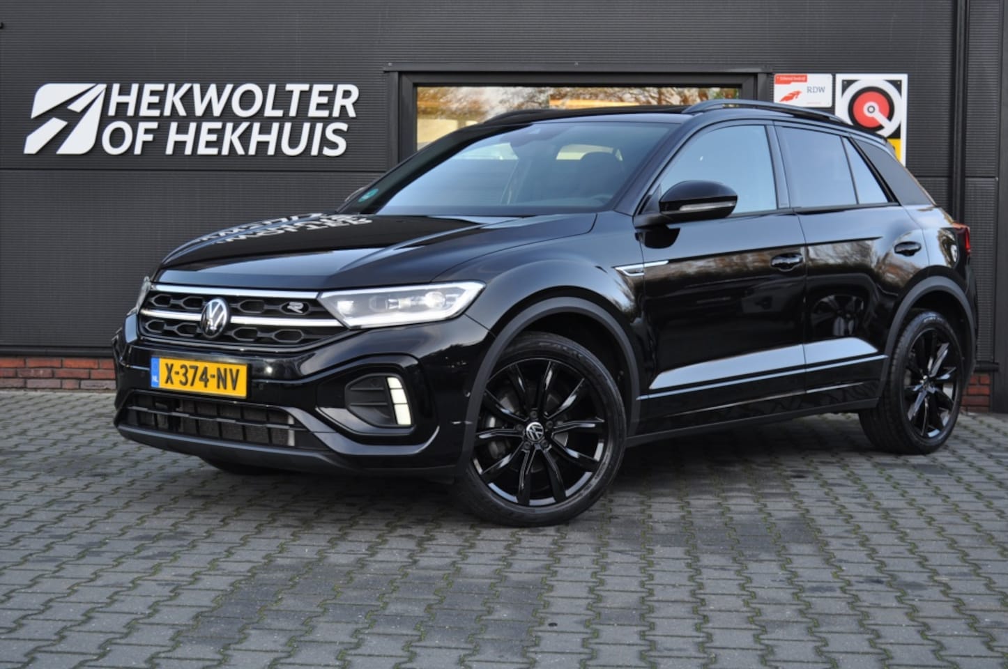 Volkswagen T-Roc - 1.5 TSI R-Line Black Style | Panodak | Trekhaak | IQ-Light | Cam - AutoWereld.nl