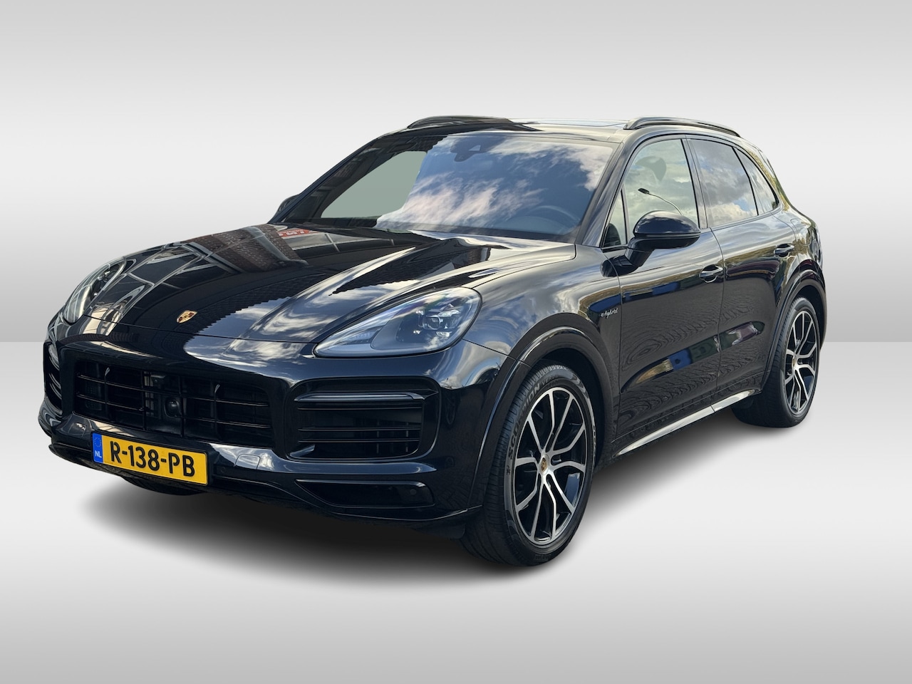 Porsche Cayenne - 3.0 E-Hybrid Platinum Edition / Trekhaak / Panoramadak / 360Camera / Achterasbesturing / S - AutoWereld.nl