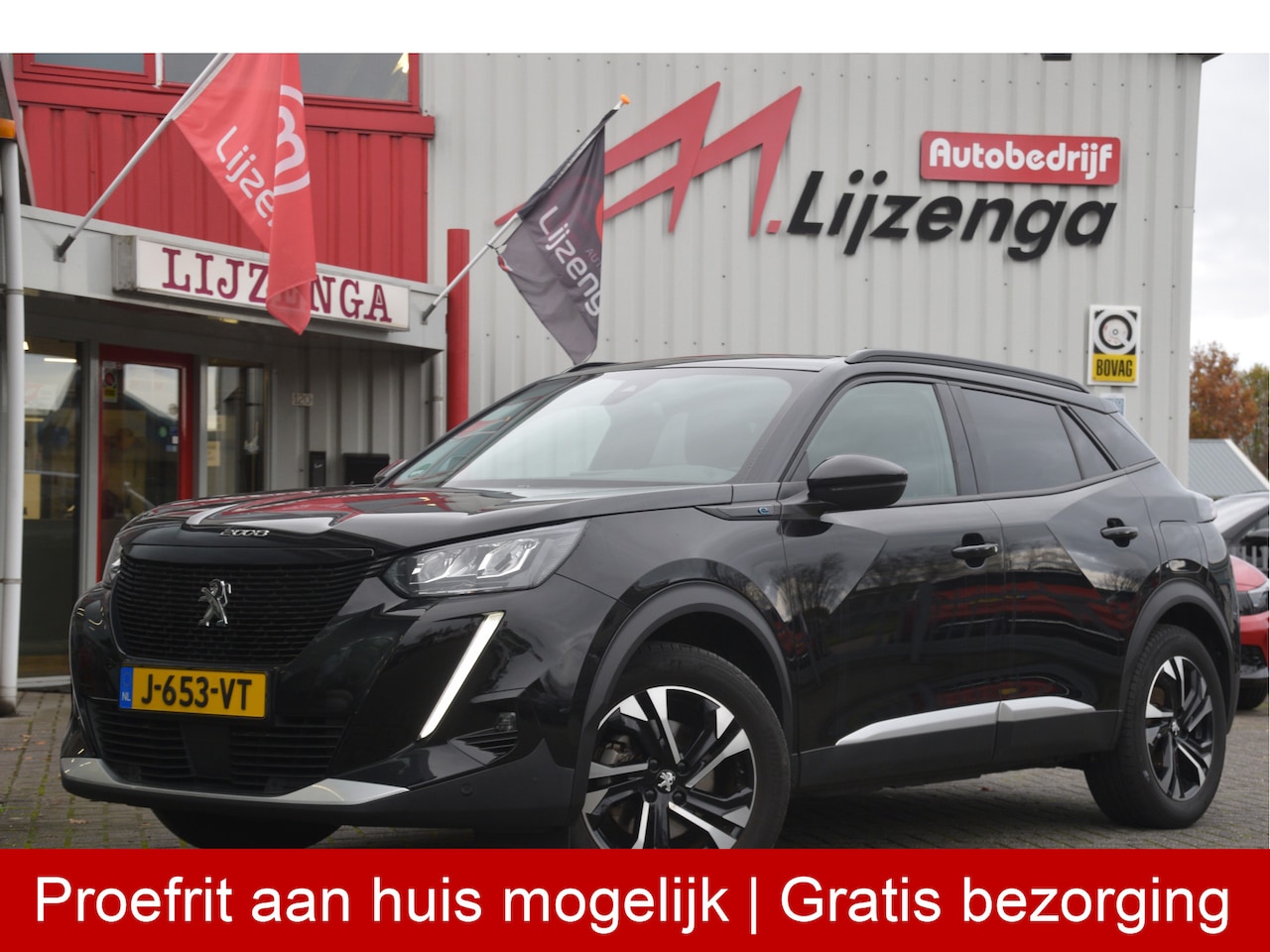 Peugeot e-2008 - EV Allure 50 kWh 3 fasen | Carplay | Camera | Keyless | DAB | Getinte ramen - AutoWereld.nl