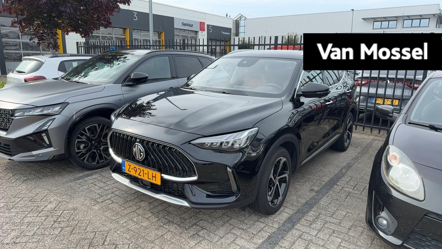 MG EHS - 1.5 TGDI PHEV Aut. Luxury | 1e-Eig. | Cognac Leder | Trekhaak | Panoramadak | Led Koplampe - AutoWereld.nl