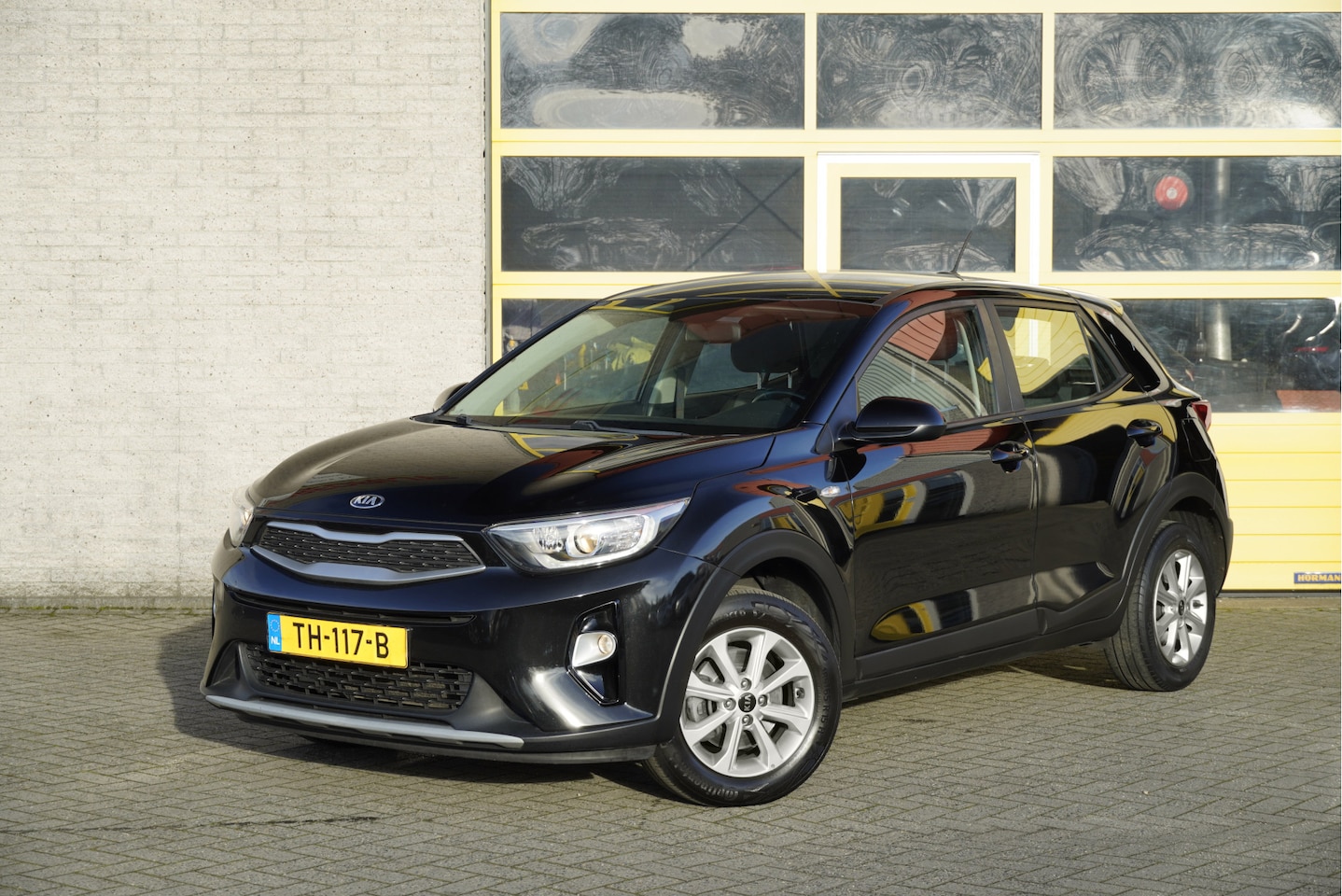 Kia Stonic - 1.2 MPi ComfortPlusLine BJ2018 Lmv 15" | Led | Pdc | Navi | Achteruitrijcamera | App-Conne - AutoWereld.nl