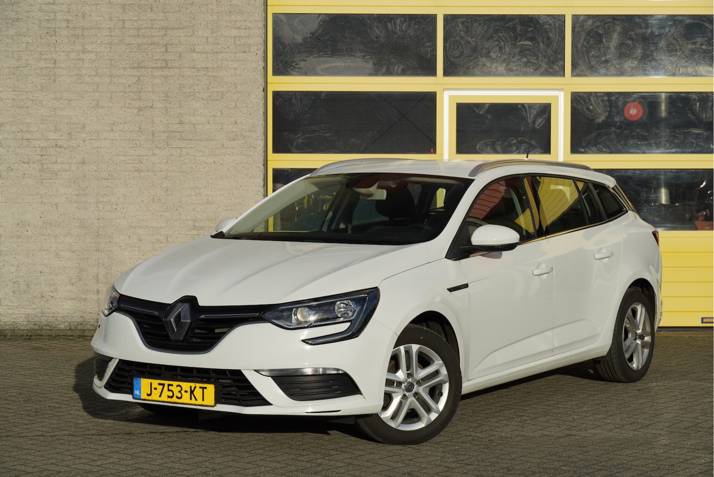 Renault Mégane Estate - 1.3 TCe Zen BJ2020 Led | Pdc | Navi | Trekhaak | App-Connect | Climate control | Cruise co - AutoWereld.nl