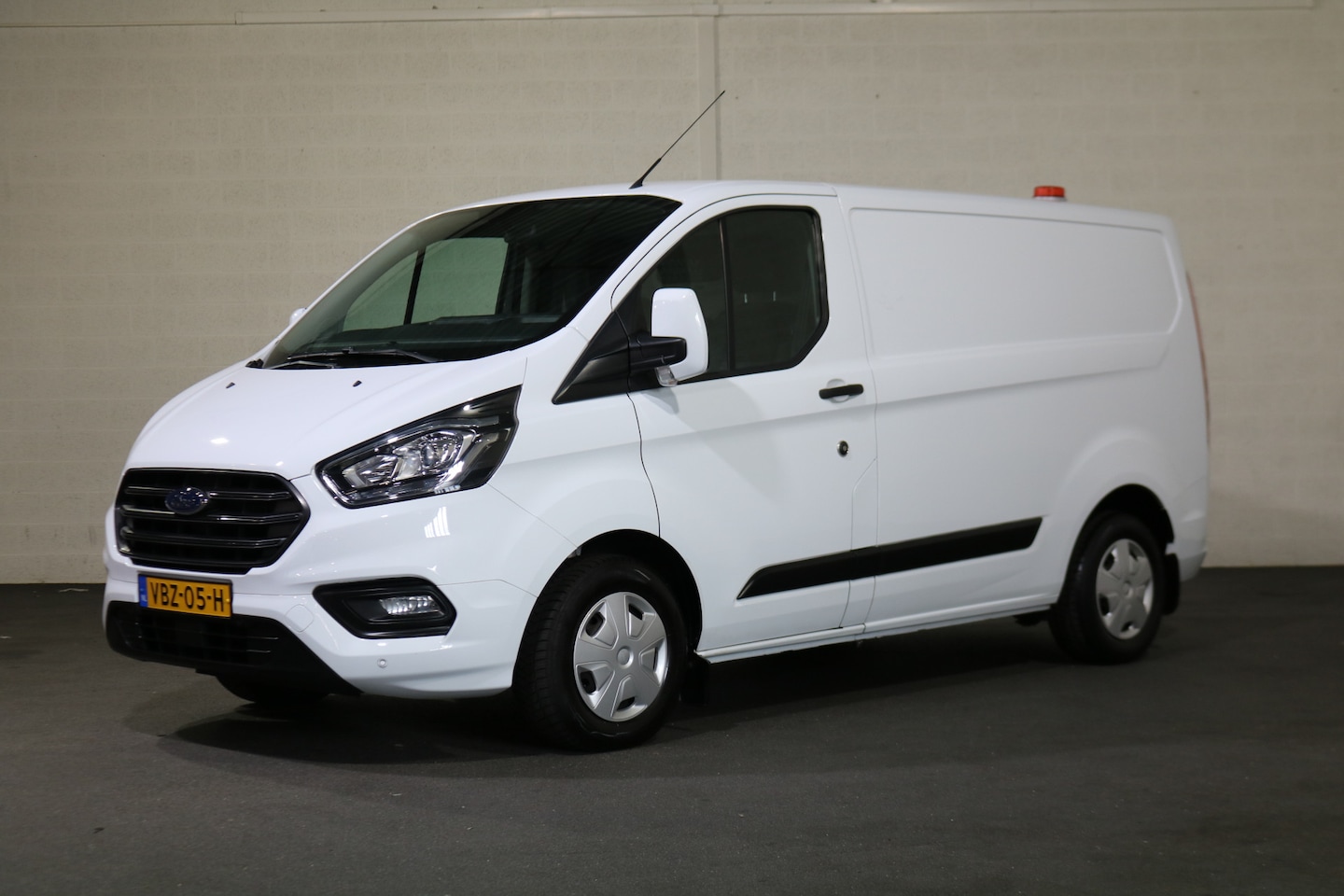 Ford Transit Custom - 2.0 TDCI L1 H1 Trend Inrichting - AutoWereld.nl