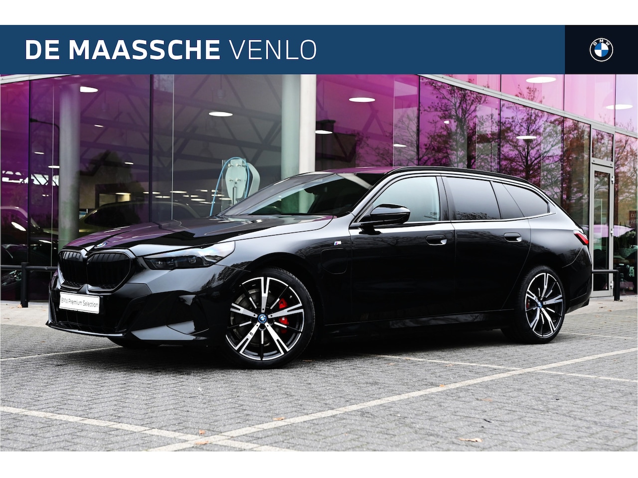 BMW 5-serie Touring - 530e M Sport Automaat / Trekhaak / Adaptieve LED / Parking Assistant Plus / Stoelventilati - AutoWereld.nl