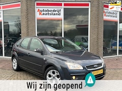 Ford Focus - 1.6-16V Ghia 5 Deurs - Stoelverw. - Trekhaak - Clima - Cruise - Nieuwe APK