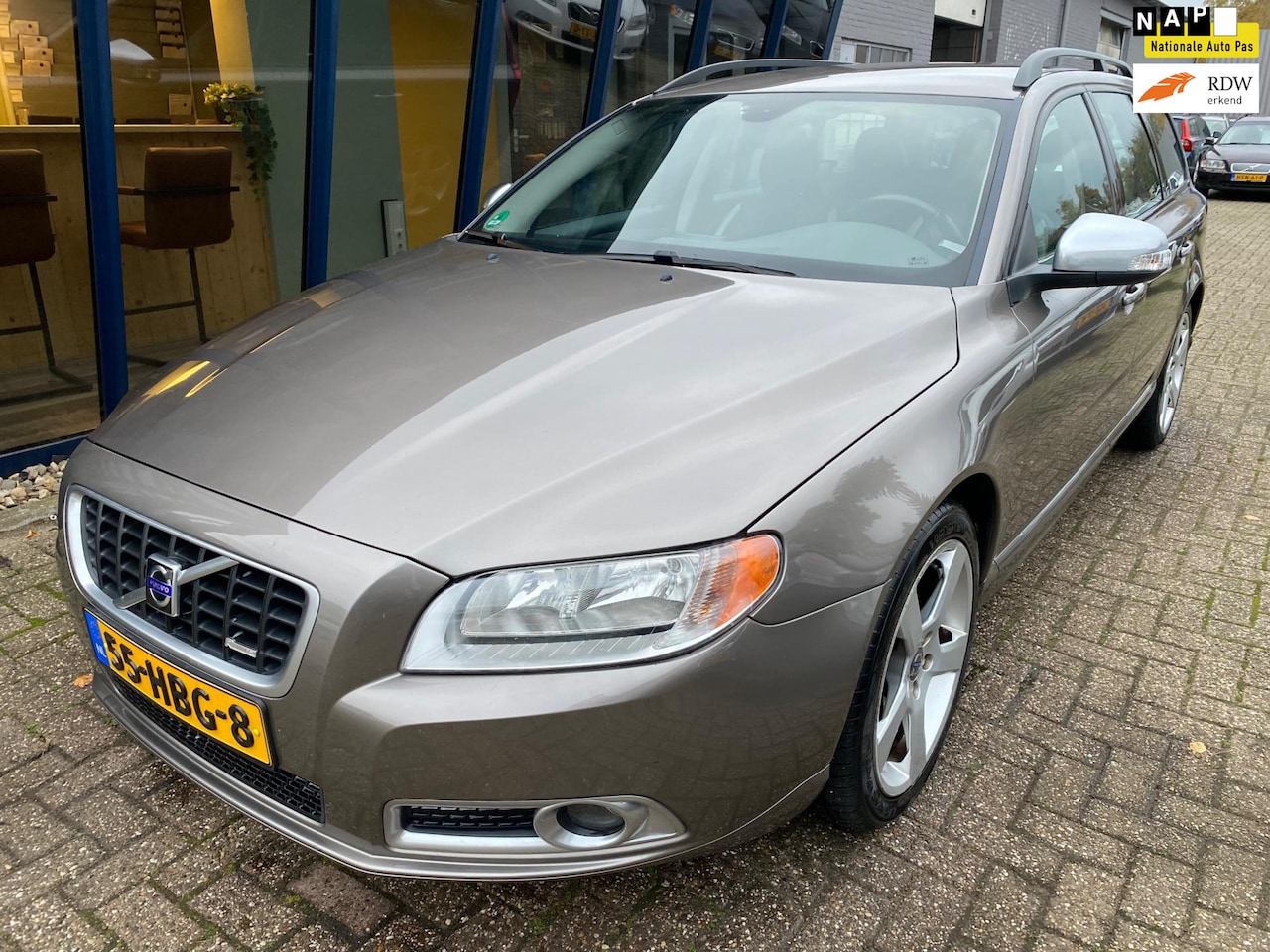 Volvo V70 - 2.5T R-Design LEER / NAVI / YOUNGTIMER - AutoWereld.nl