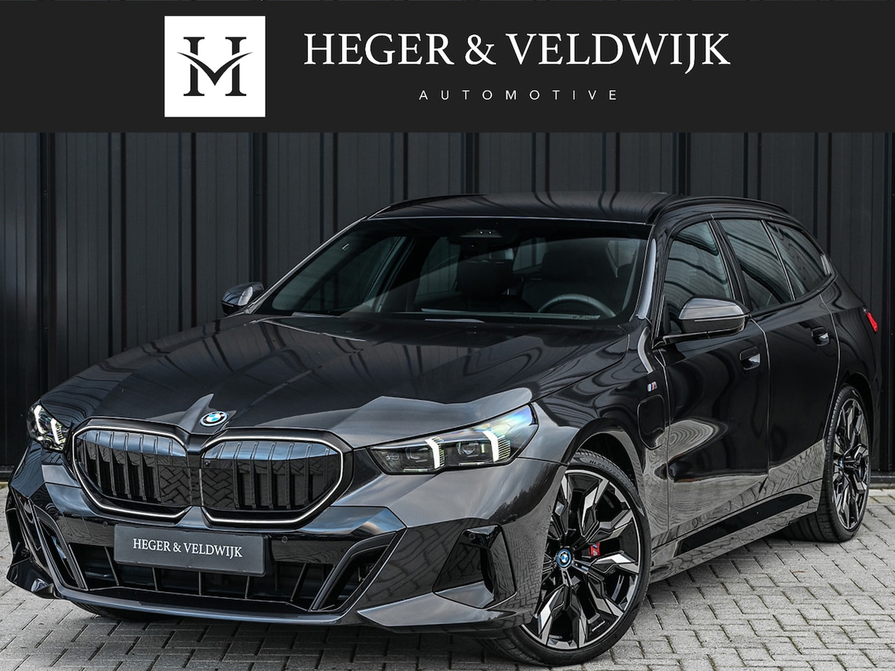BMW 5-serie Touring - 530e xDRIVE | M-SPORT | HARMAN/KAROND | PANORAMADAK | COMFORT ACCESS | TREKHAAK | SHADOW-L - AutoWereld.nl