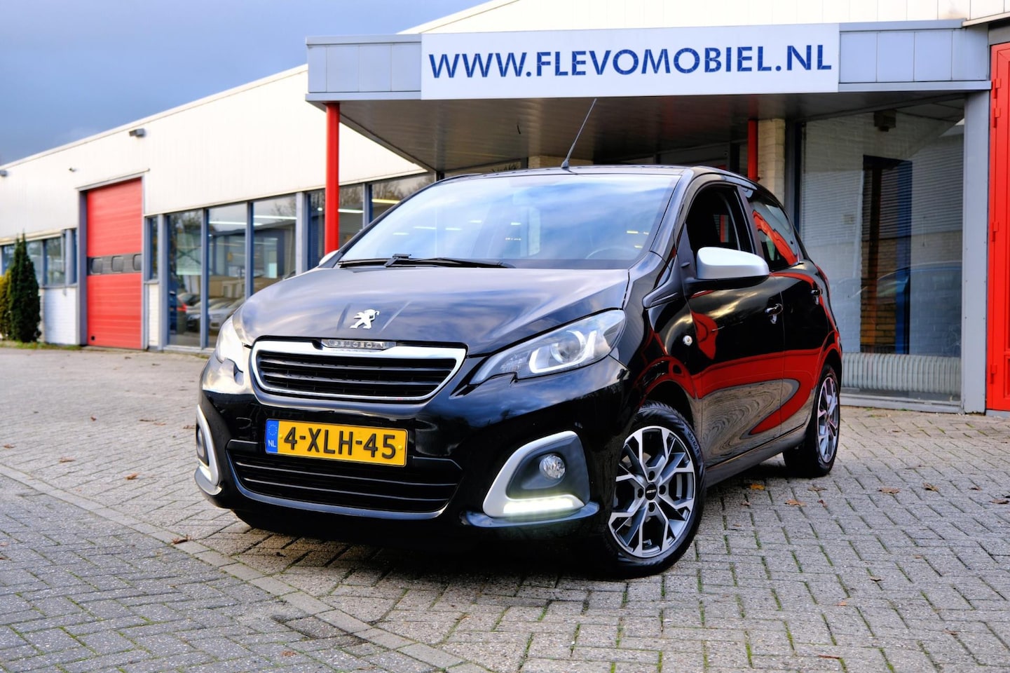 Peugeot 108 - 1.0 VTi Active 5-drs Airco|LMV|LED dagrij - AutoWereld.nl