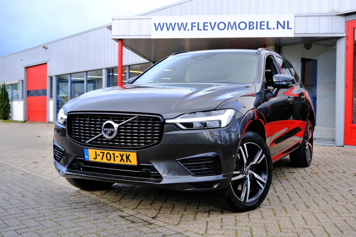 Volvo XC60 - 2.0 Recharge T6 AWD R-Design Aut. Pano|1e Eig|HarmanKardon|Leder|HUD|BLIS|Zeer Luxe! - AutoWereld.nl