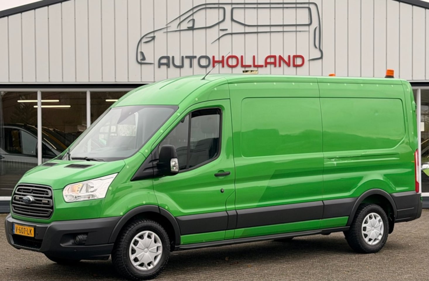 Ford Transit - 2.0 TDCI 96KW 131PK L3H2 EURO 6 AIRCO/ NAVIGATIE/ CRUISE CONTROL/ TREKHAAK/ 100% DEALEROND - AutoWereld.nl