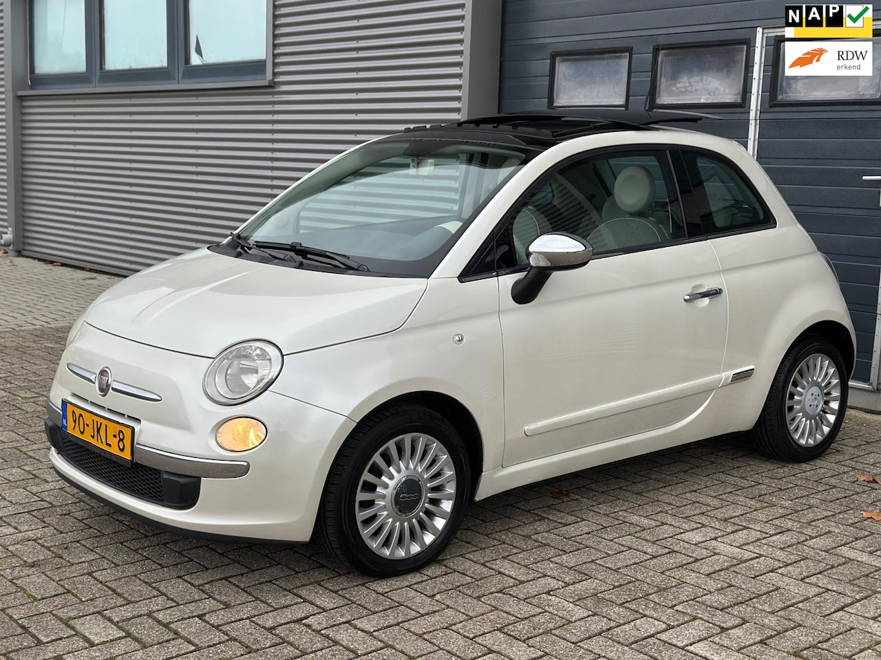 Fiat 500 - 1.2 Lounge AUTOMAAT - PANO DAK - NWE APK - NETTE STAAT!! - AutoWereld.nl