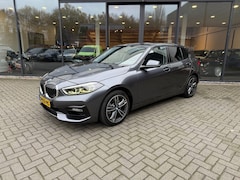 BMW 1-serie - 118I Sportline, LED, Clima, Navi/Carplay, Digi Display, Dealer OH,