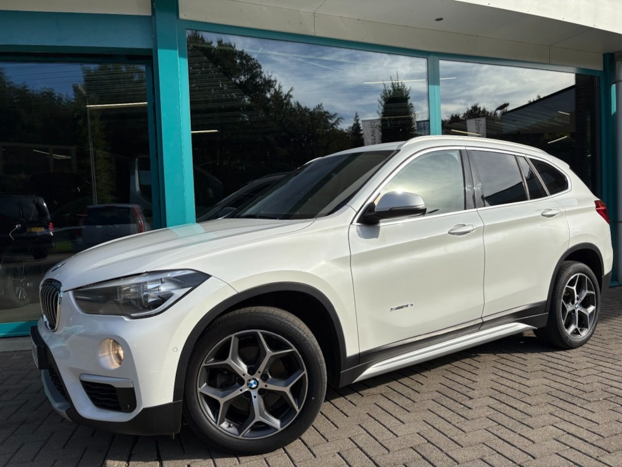 BMW X1 - 18i X-LINE SPORT, Navi, Leder Sportstoelen, LED, 18'', Cruise, P - AutoWereld.nl