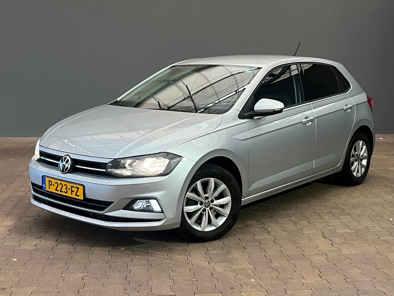 Volkswagen Polo - Highline Stoelverwarming | Carplay | 15" Lichtmetaal | Climate Control | Cruise Control | - AutoWereld.nl