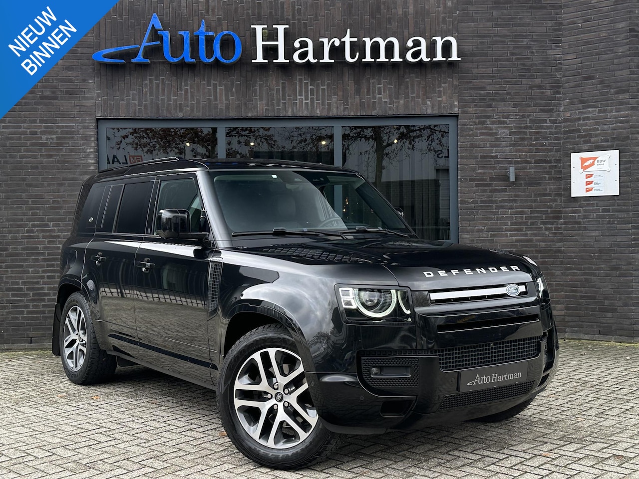 Land Rover Defender 110 - 3.0 D250 MHEV X-Dynamic SE *GRIJS KENTEKEN*|LUCHTVERING|PANO|360CAM|TREKHAAK - AutoWereld.nl