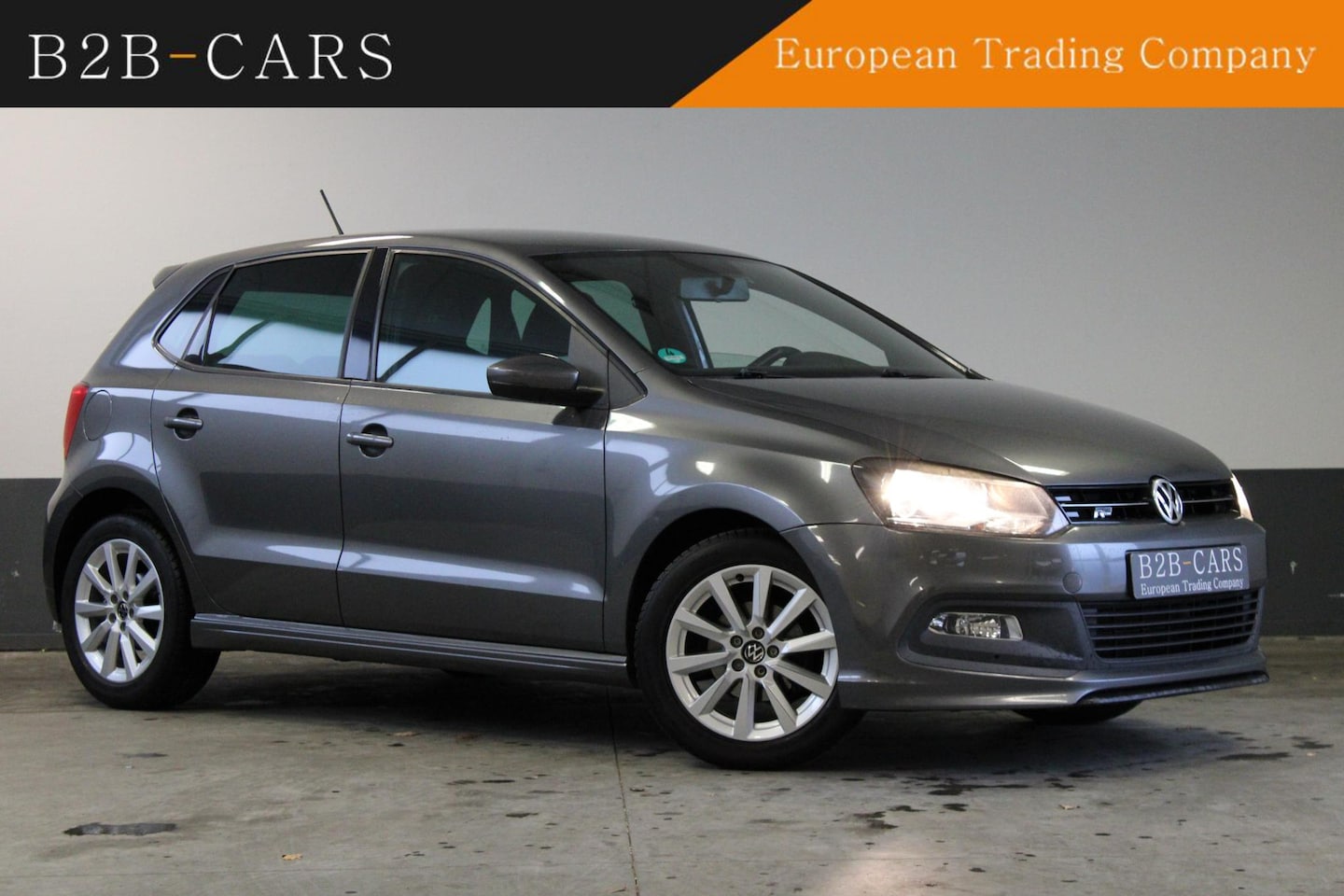Volkswagen Polo - 1.2 TSI 105pk 2x R-line - 5 deurs Automatische Airco - Trekhaak - AutoWereld.nl