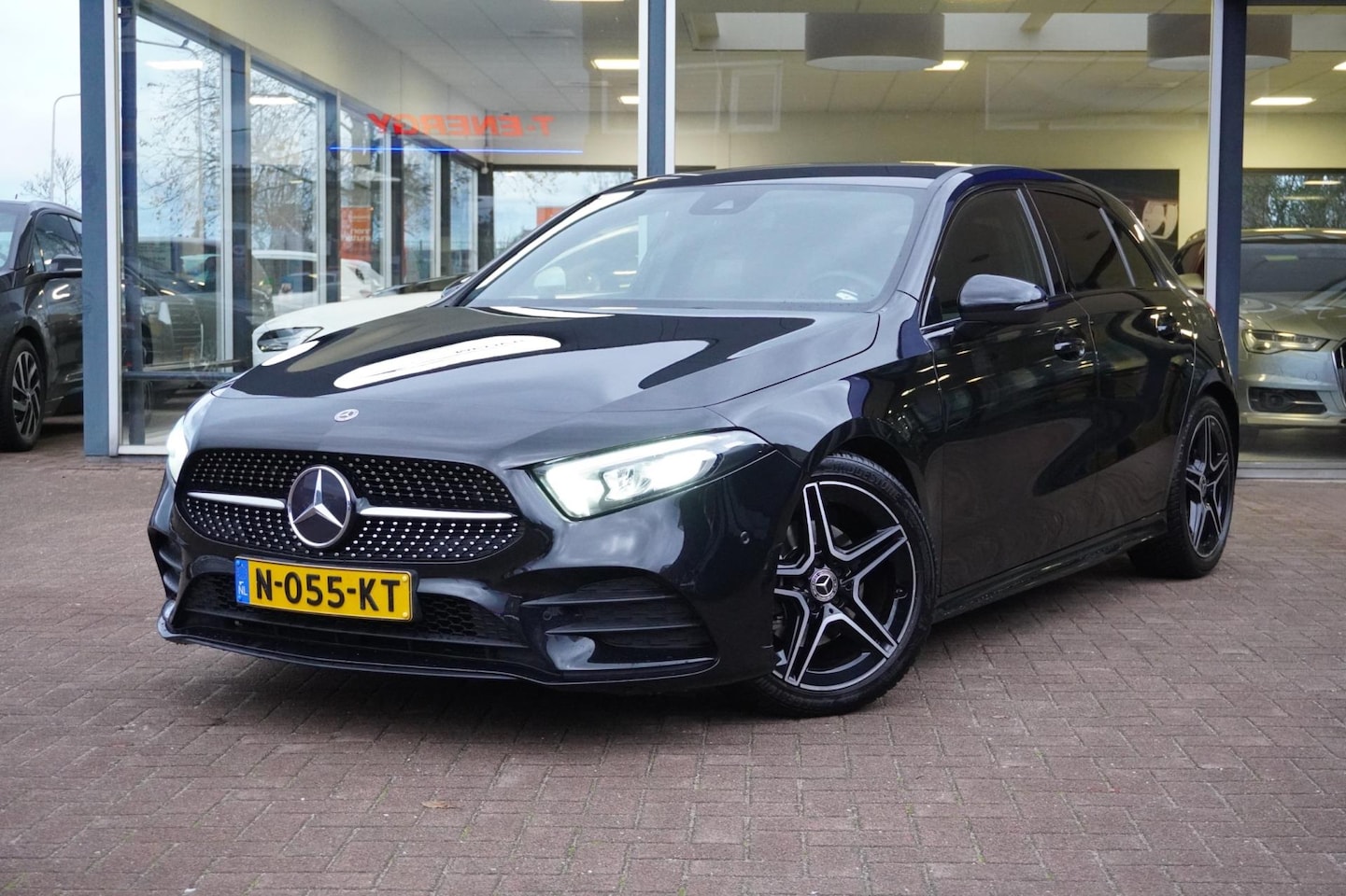 Mercedes-Benz A-klasse - 180 Business Solution AMG | Automaat | Camera | Vol opties | Sfeer verlichting | Vol optie - AutoWereld.nl