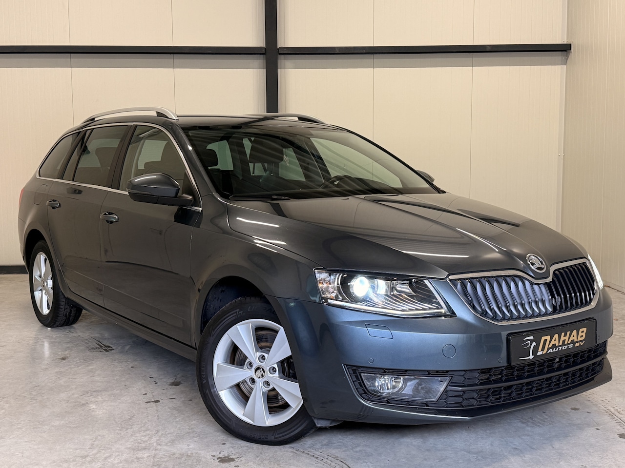 Skoda Octavia Combi - 1.8 TSI DSG Greentech Style Business | Navi | Cruise | Stoelverwarming | Bluetooth - AutoWereld.nl