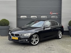 BMW 3-serie - 320i Corporate Lease High Executive | Navigatie | Privacy Glass | Lichtmetalen Velgen | Cl