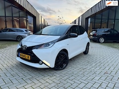 Toyota Aygo - 1.0 VVT-i x-play Automaat Airco Bi Color Camera
