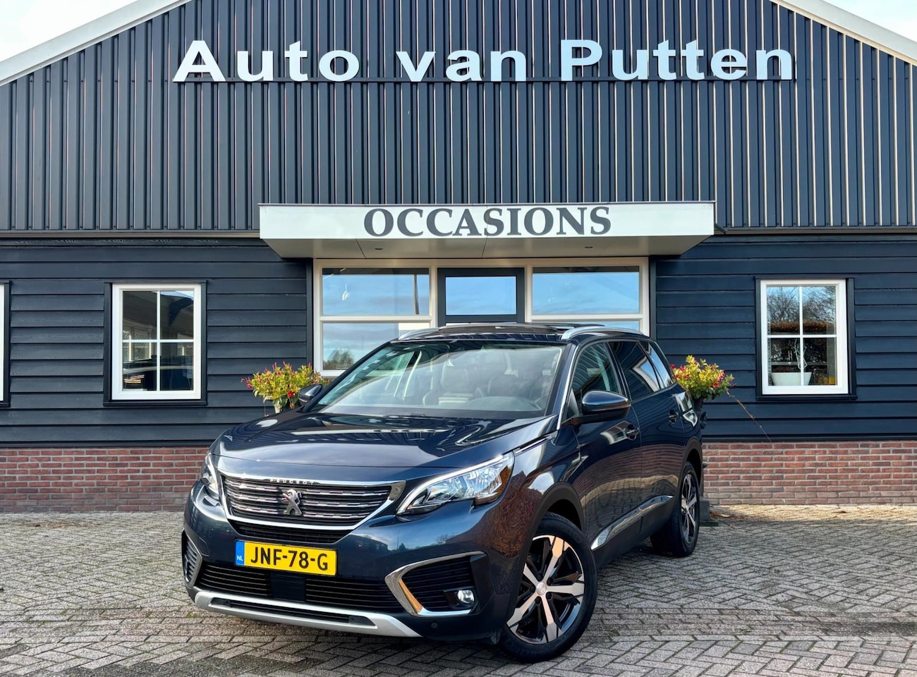 Peugeot 5008 - 1.2 PureTech Allure / Panoramadak / LED / 7 Persoons / Automaat / Apple Carplay / Achterui - AutoWereld.nl