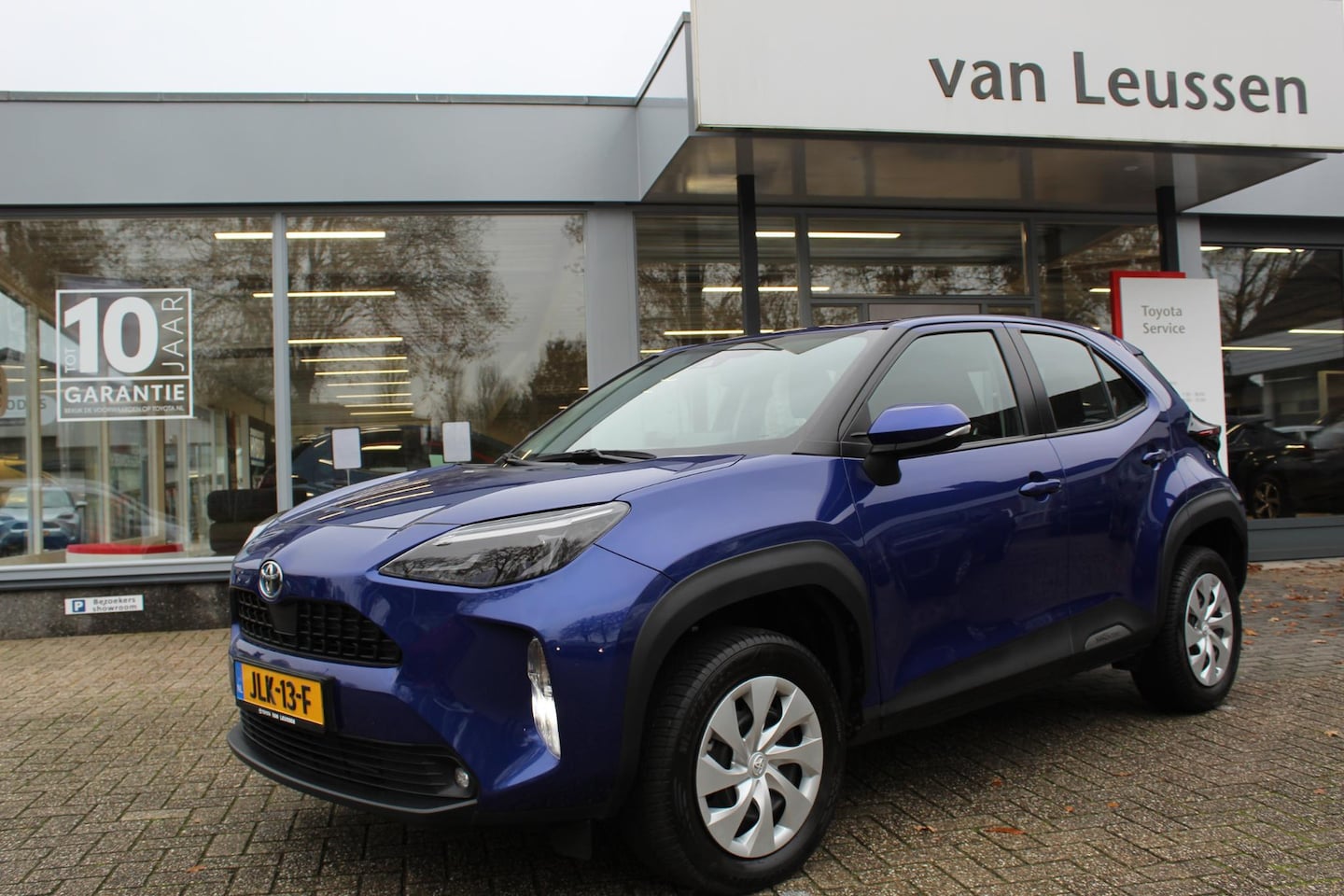 Toyota Yaris Cross - 1.5 HYBRID 115 ALL-SEASON BANDEN APPLE/ANDROID CAMERA AD-CRUISE EL-RAMEN - AutoWereld.nl