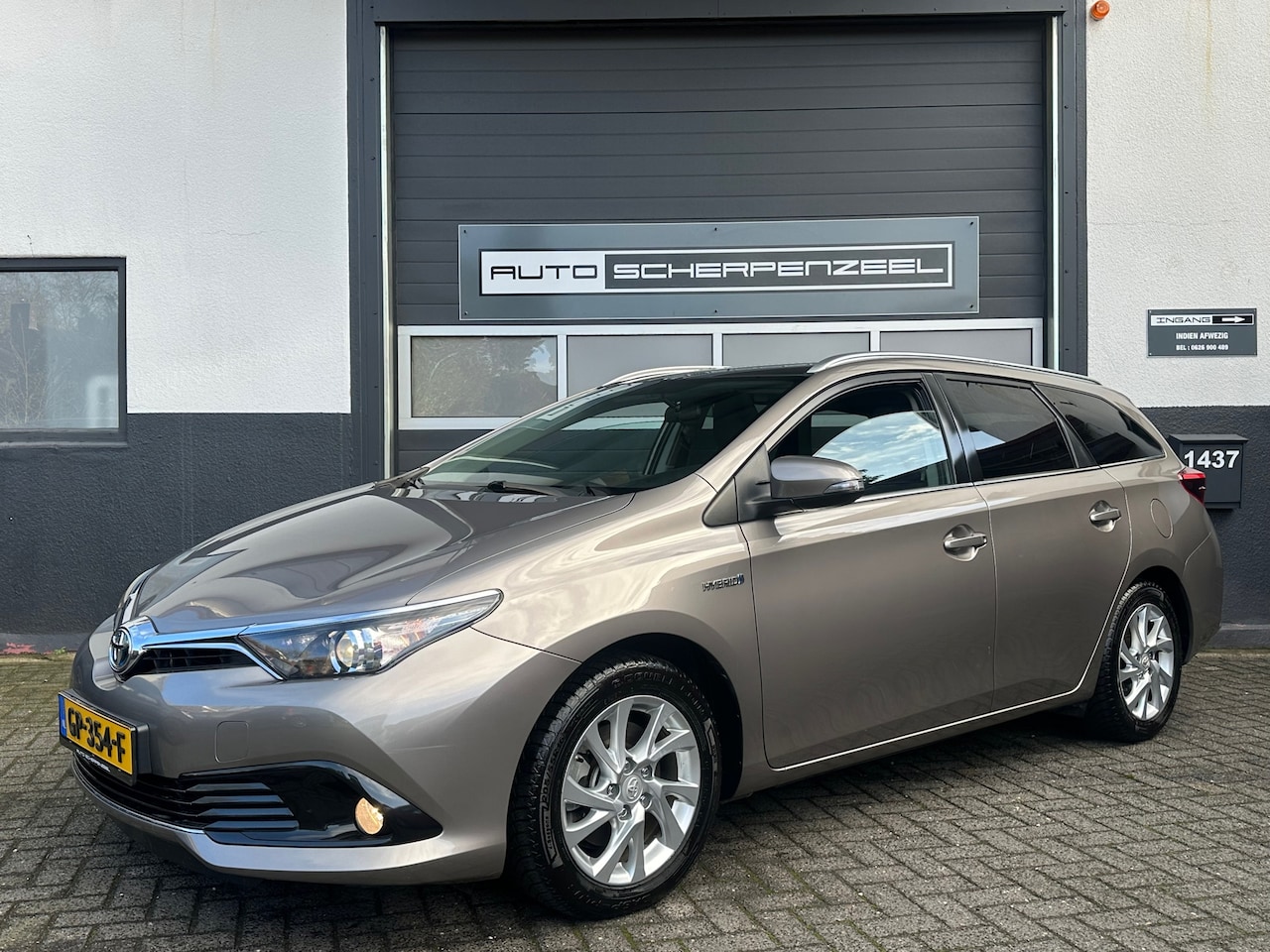Toyota Auris Touring Sports - 1.8 Hybrid I PANO I NAVI I CRUISE I CAMERA I 4S BAND - AutoWereld.nl