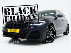 BMW 5-serie Touring - 530e M Sport Shadow | Panoramadak | Trekhaak | Head Up | Camera | Keyless | Adaptive | Car