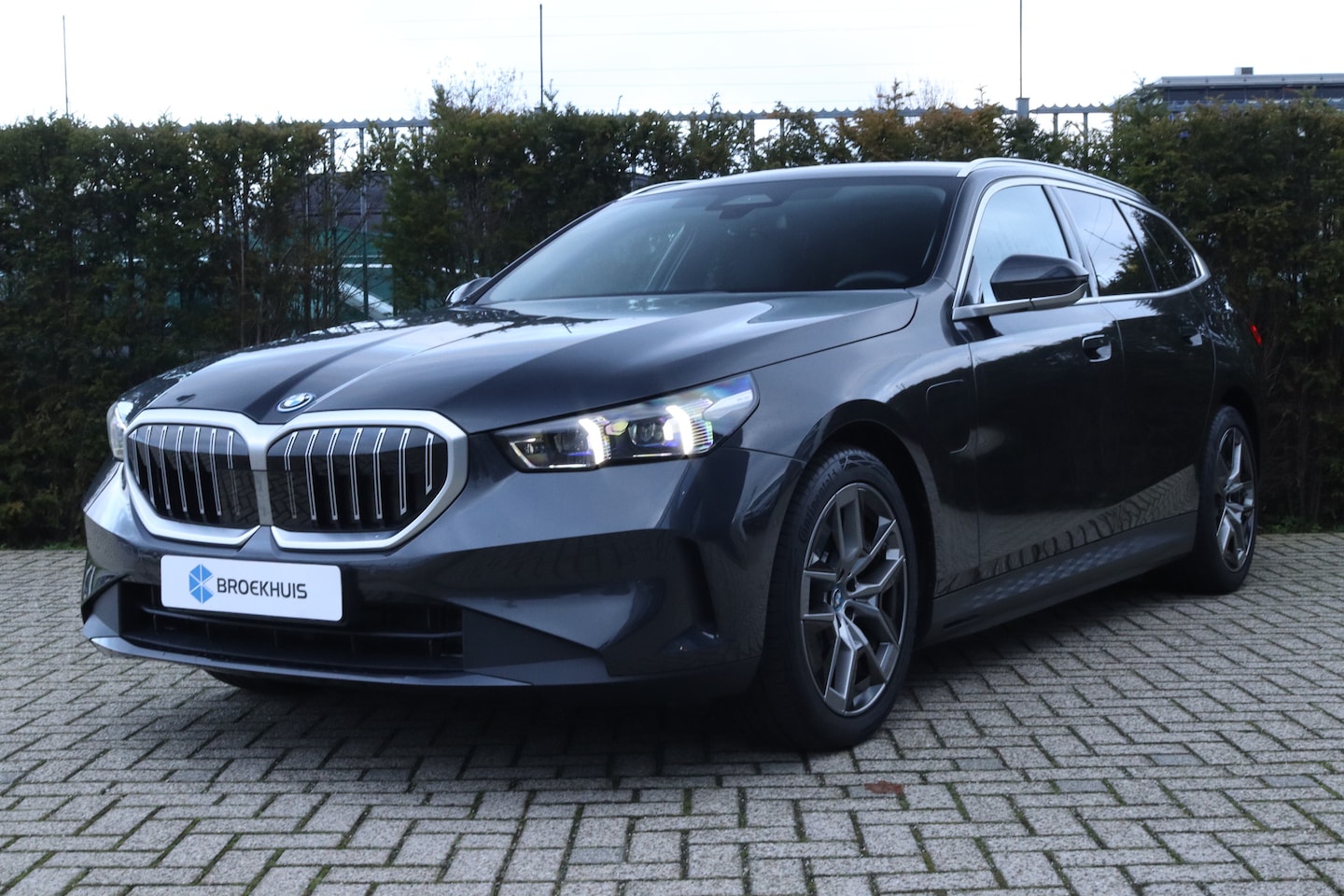BMW 5-serie Touring - 530e | Elektr. trekhaak | Stoelverwarming | Digital Entry | Elektr. klep | Camera | Cruise - AutoWereld.nl