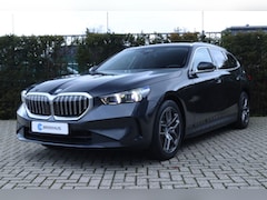 BMW 5-serie Touring - 530e | Elektr. trekhaak | Stoelverwarming | Digital Entry | Elektr. klep | Camera | Cruise