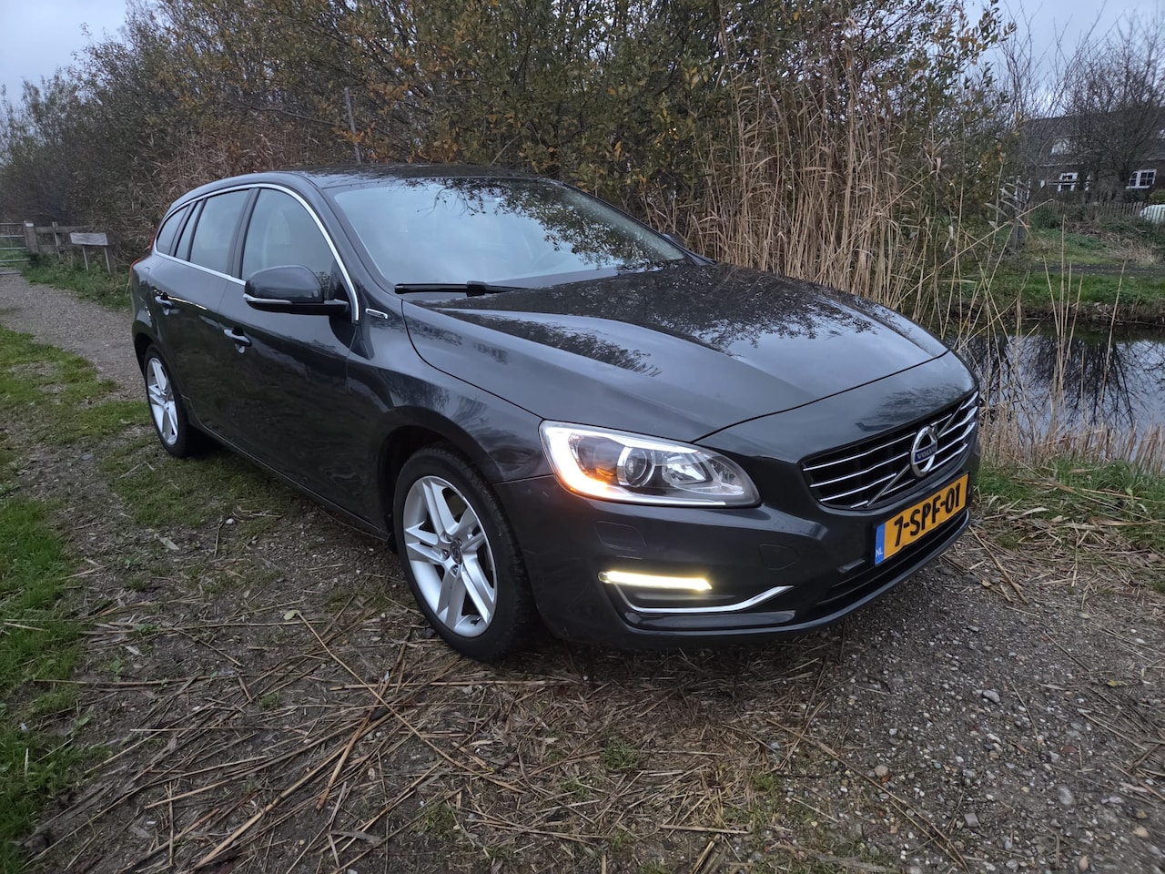 Volvo V60 - 2.4 D6 AWD Plug-In Hybrid Summum - AutoWereld.nl