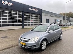 Opel Astra - 1.6 Temptation CLIMA NAVIGATIE ZILVER 2008