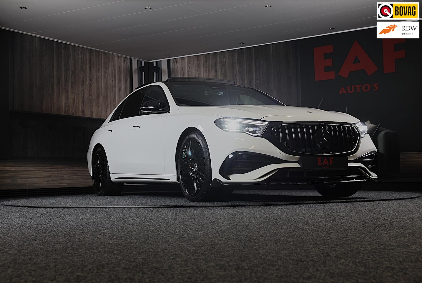Mercedes-Benz E-klasse - 400 e 4MATIC AMG 53 Look / Hyperscreen / Massage / Burmester / Head Up / 360 Camera / Lede - AutoWereld.nl