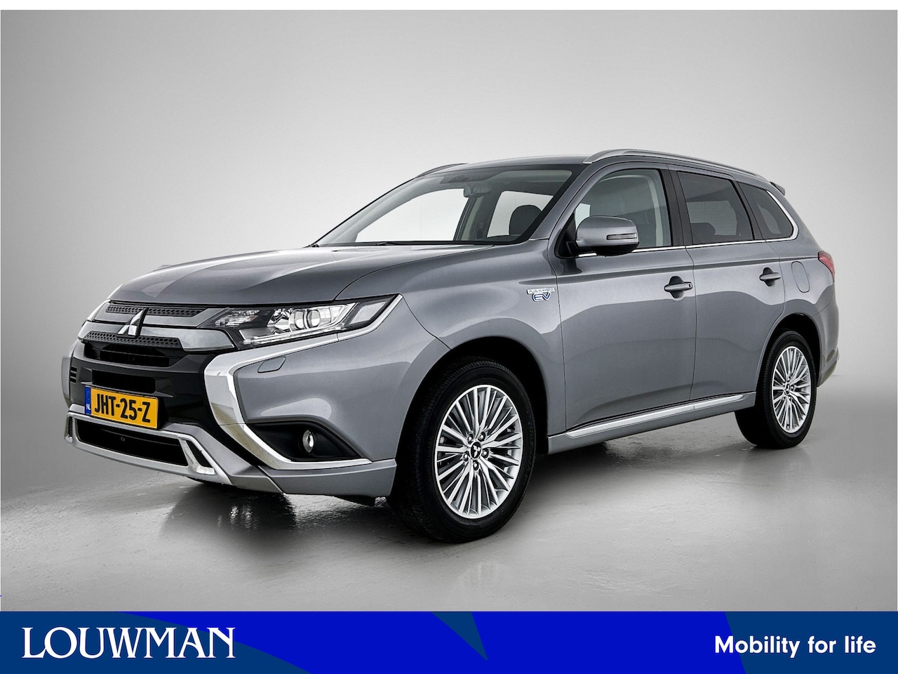 Mitsubishi Outlander - 2.4 PHEV Intense | 18" Lichtmetaal | Camera achter | Navigatie | Leder/Alcantara - AutoWereld.nl
