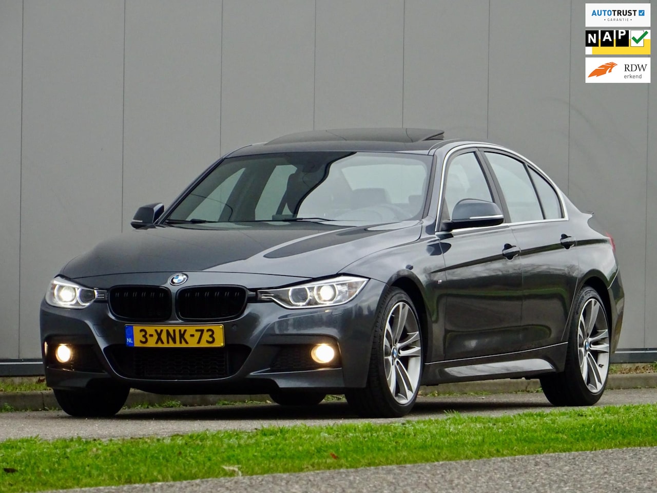 BMW 3-serie - 320i High Exe /// M-Sport /// Dak / Leer / NL-Auto / - AutoWereld.nl